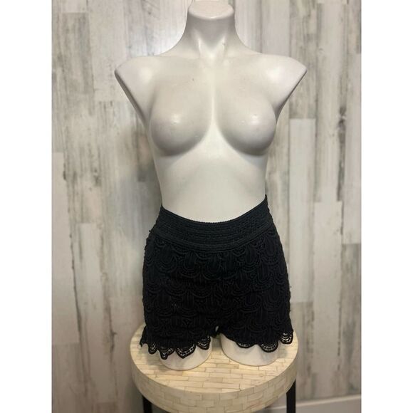 Black pattern shorts - Picture 1 of 8